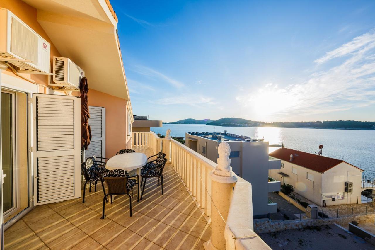 Apartamenty Z Basenem Ilja 로고즈니차 외부 사진