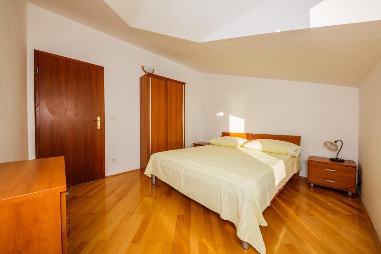 Apartamenty Z Basenem Ilja 로고즈니차 외부 사진