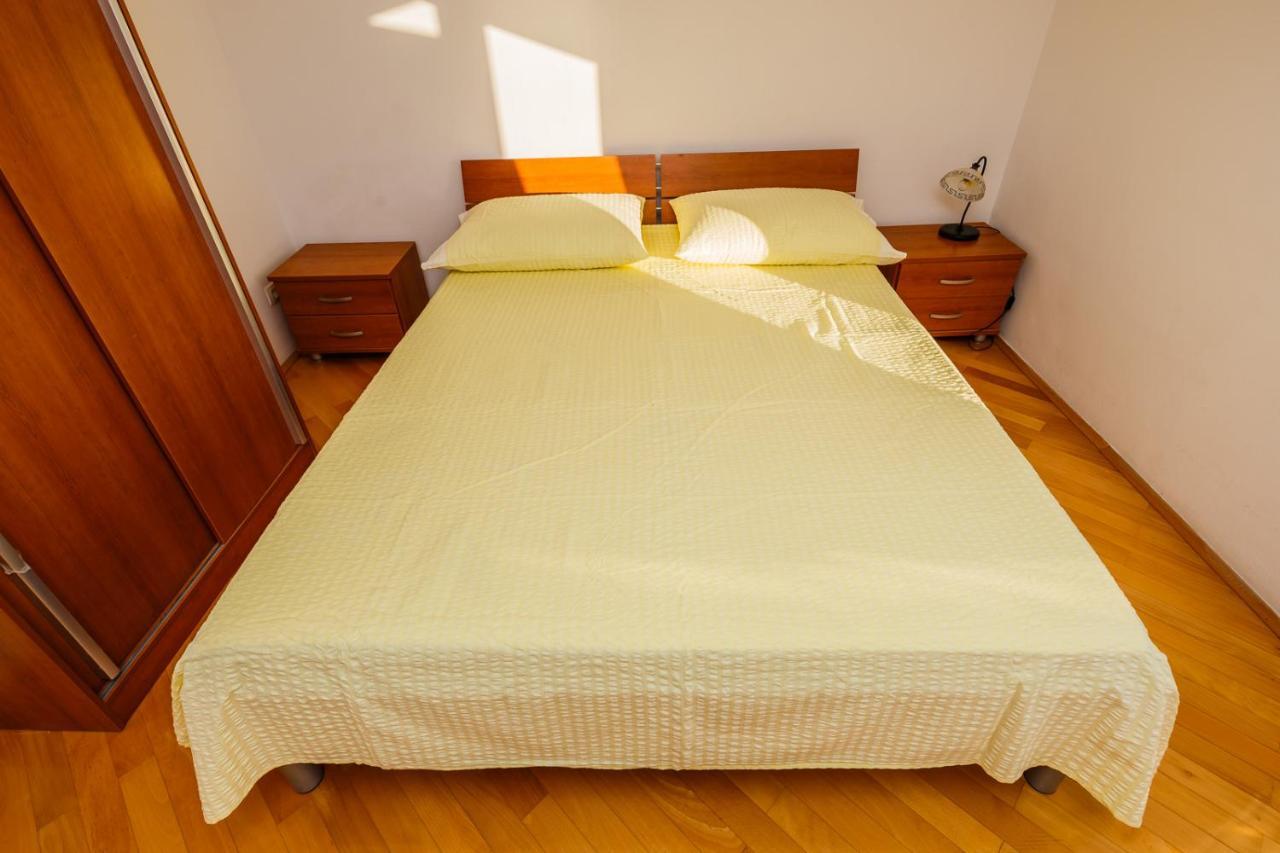 Apartamenty Z Basenem Ilja 로고즈니차 외부 사진