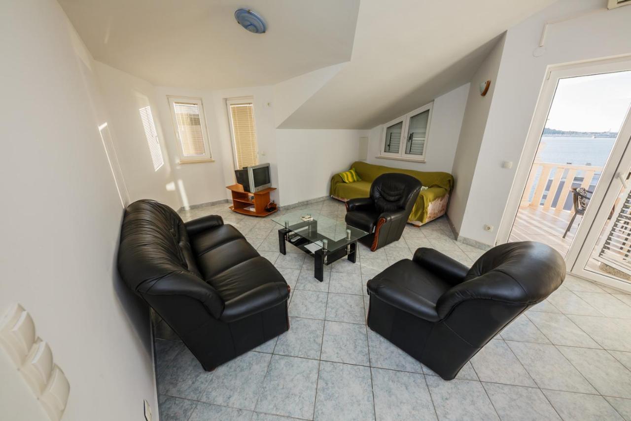 Apartamenty Z Basenem Ilja 로고즈니차 외부 사진