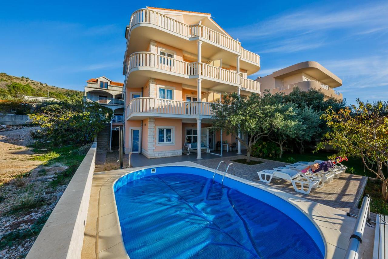 Apartamenty Z Basenem Ilja 로고즈니차 외부 사진